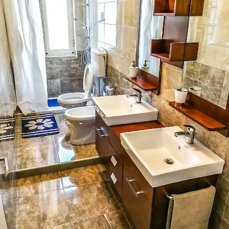 Maison d'hôtes Metro *